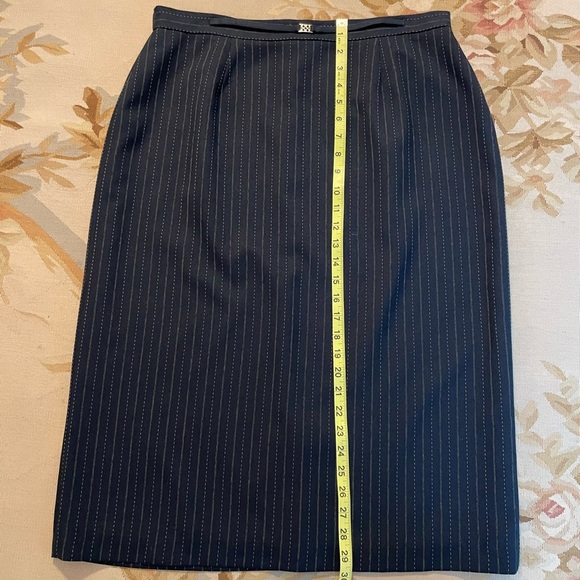 Navy blue pinstripe skirt by Karen Scott size 16 - Picture 4 of 7